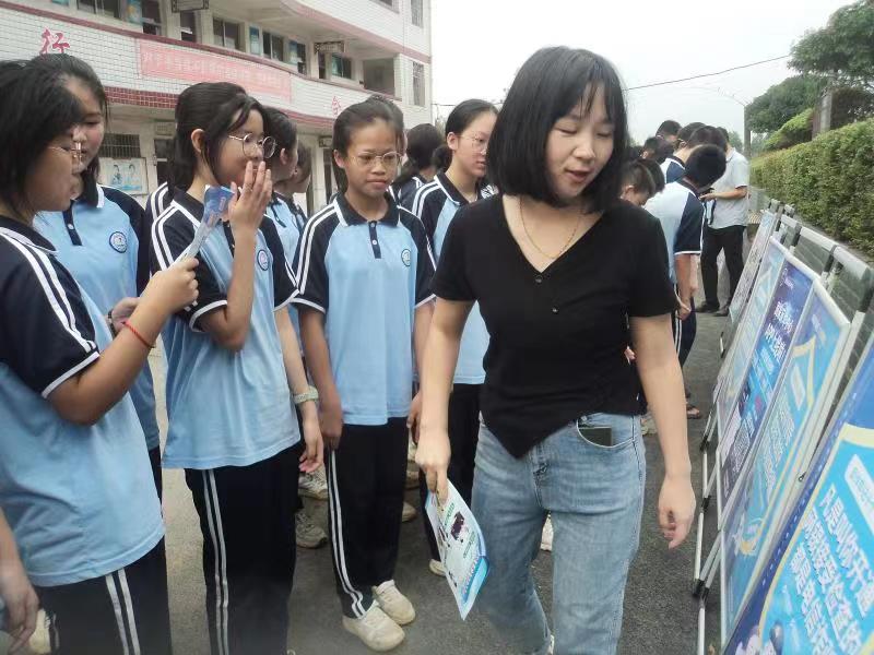 下花桥镇中学开展校园法制宣传教育