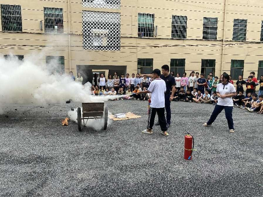 塘田市镇中学消防演练