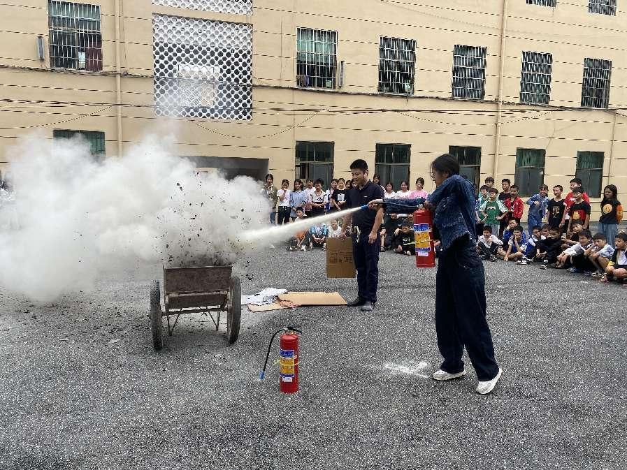 塘田市镇中学消防演练