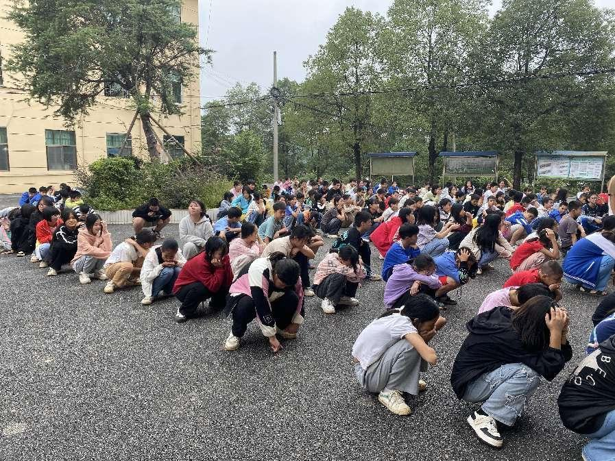 塘田市镇中学消防演练