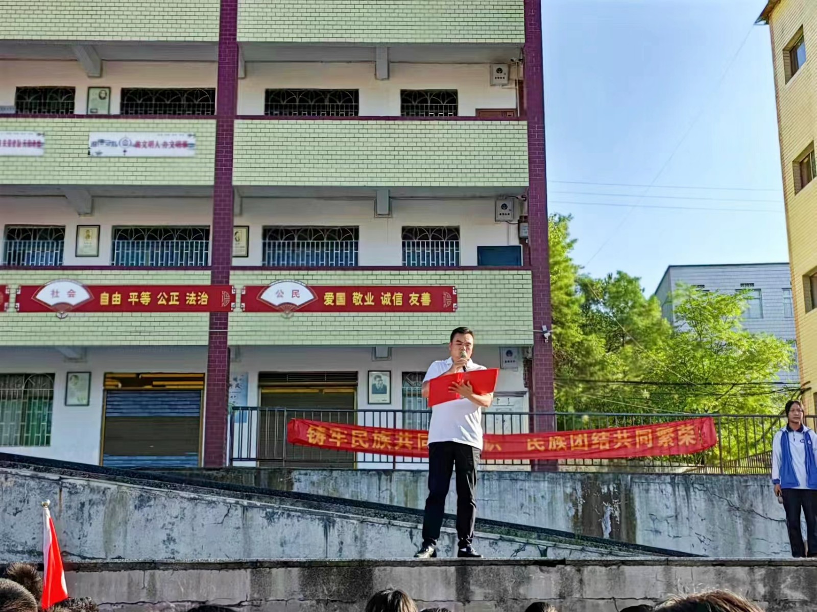 点亮精神之光，做自己的榜样