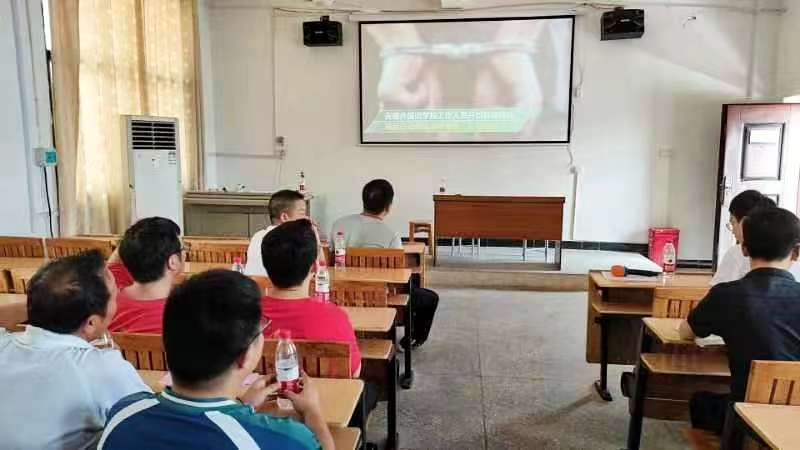 以案为鉴知敬畏，同心共育护成长