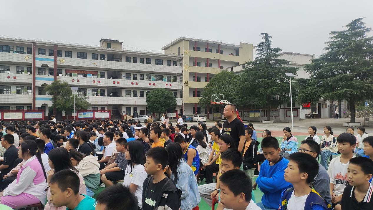 白沙中学开展法制教育专题讲座