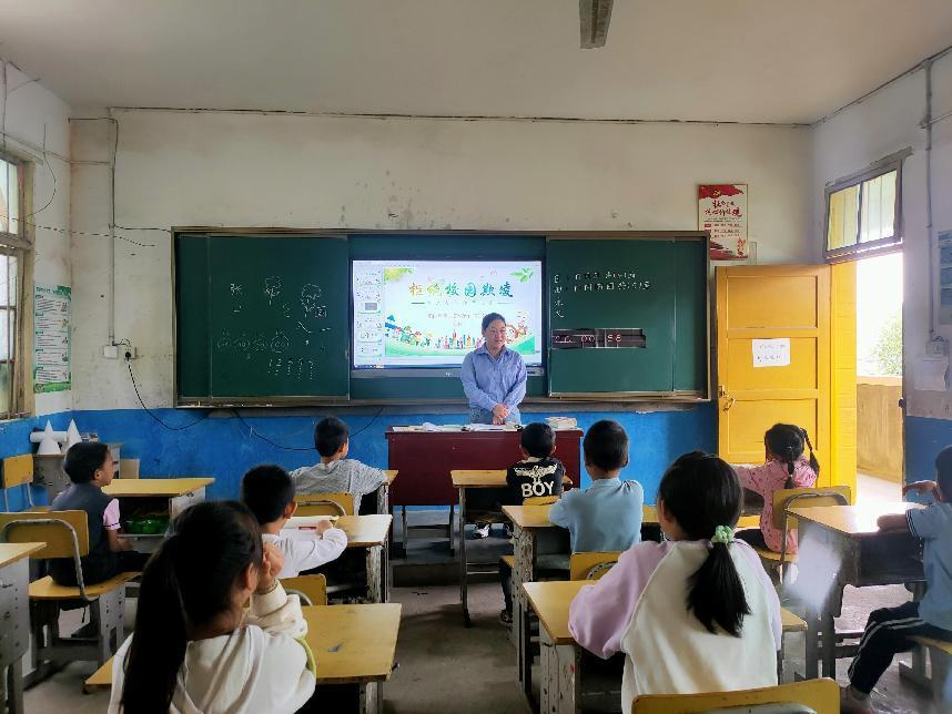 法治宣传进校园，普法教育你我他