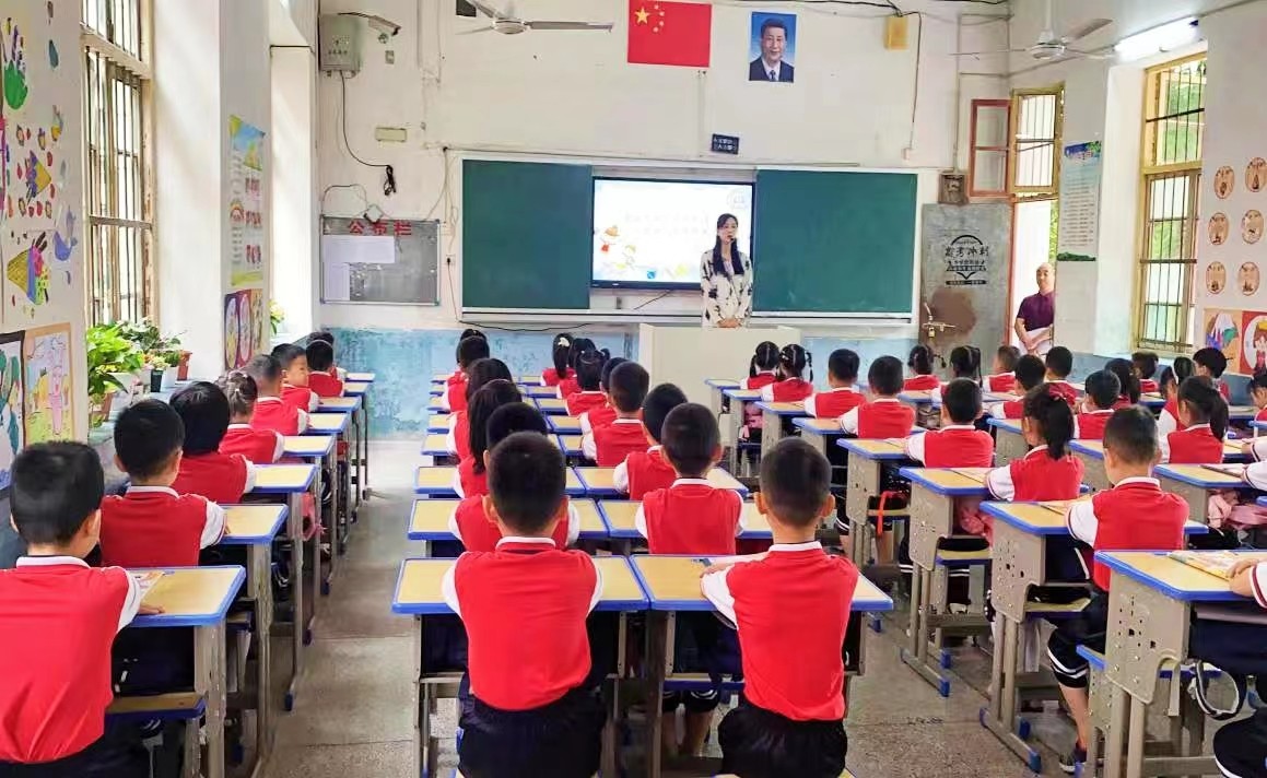 新宁县金城学校开展一年级常规训练展示