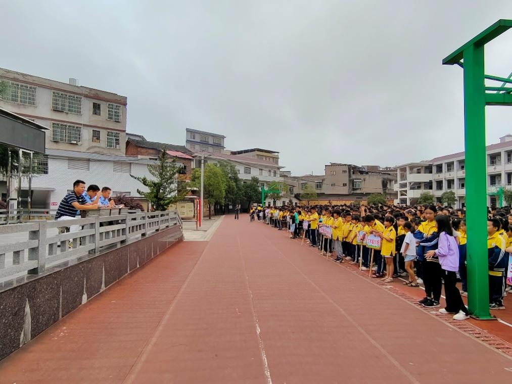 法制校长进校园