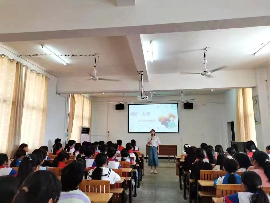 护苗成长，守护花开