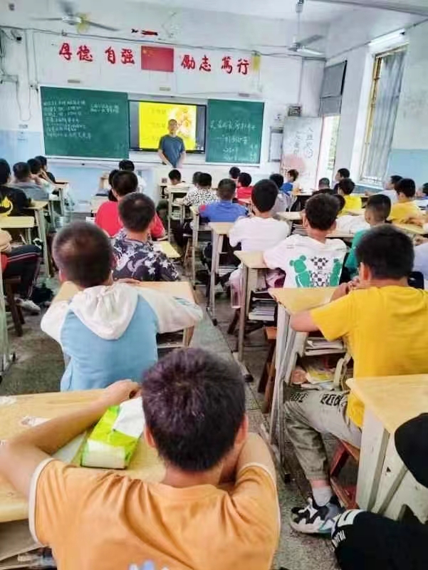 金城学校召开“利剑护蕾防性侵  关爱成长护平安” 主题班会