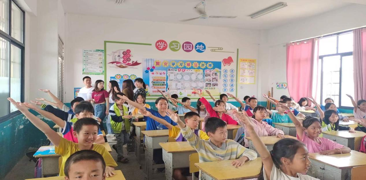 一班一特色，一墙育人心