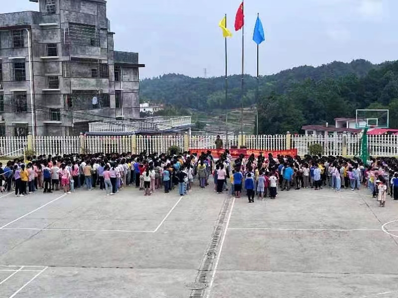 民族团结手牵手  和谐发展心连心