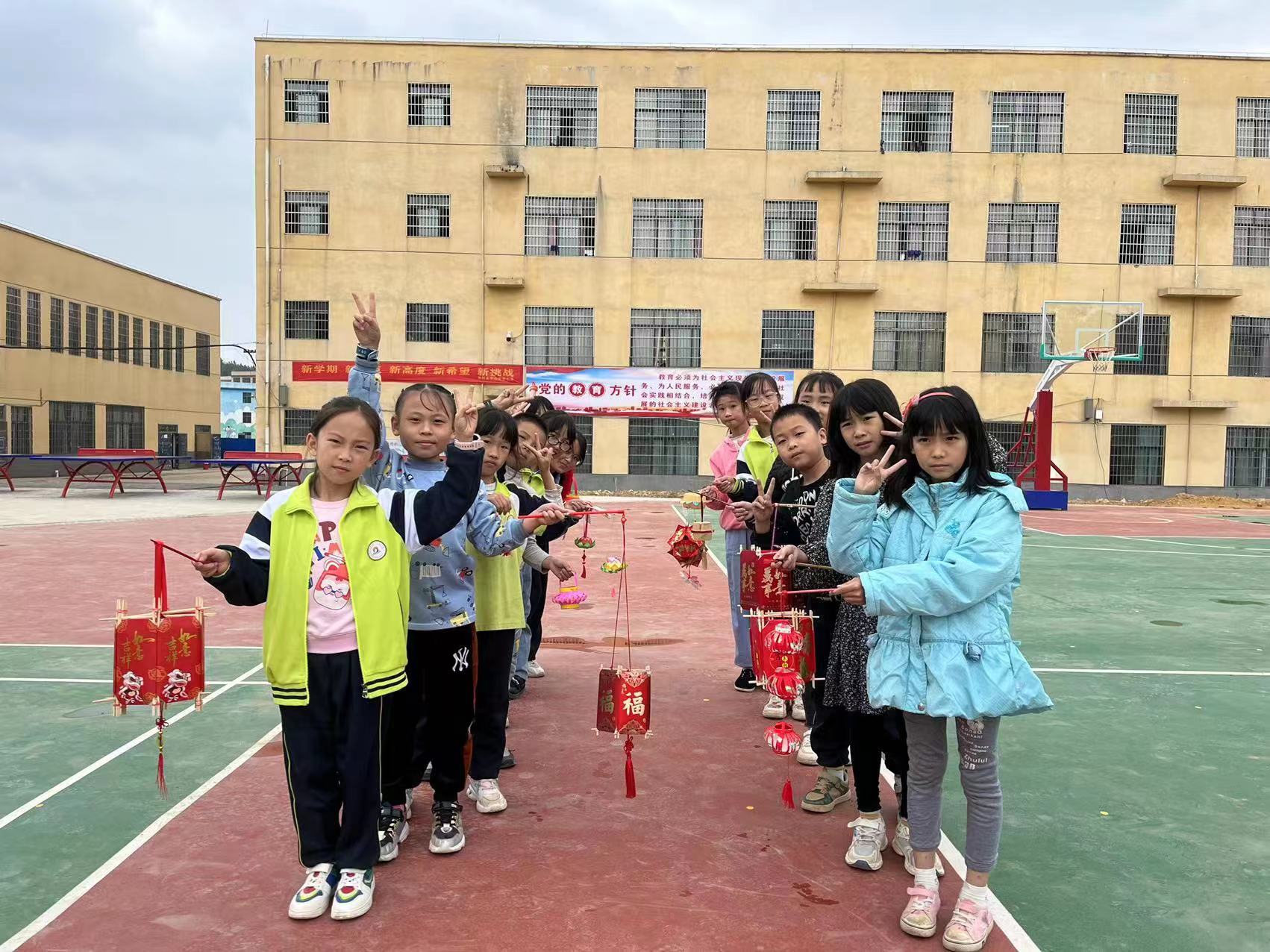 蔡桥乡中心完小开展了德育实践作业评选活动