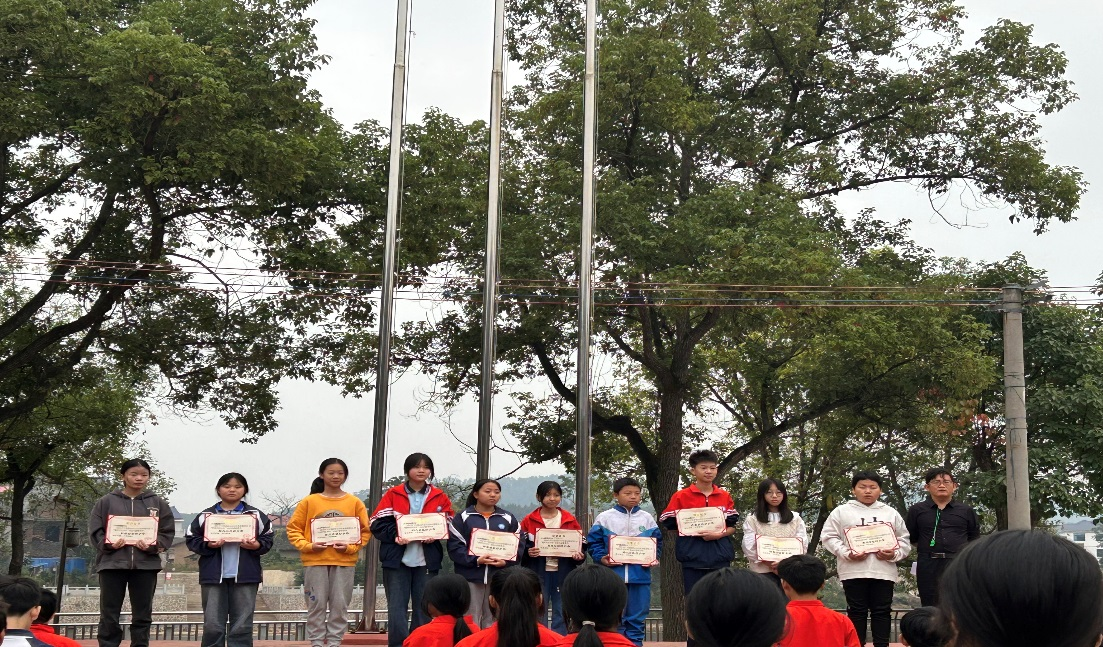 金称市镇中学开展第三季度“新时代好少年”评选宣传学习