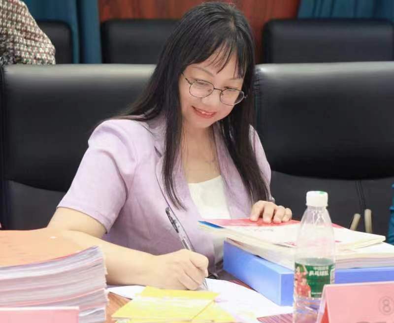 把爱的阳光洒向教育事业