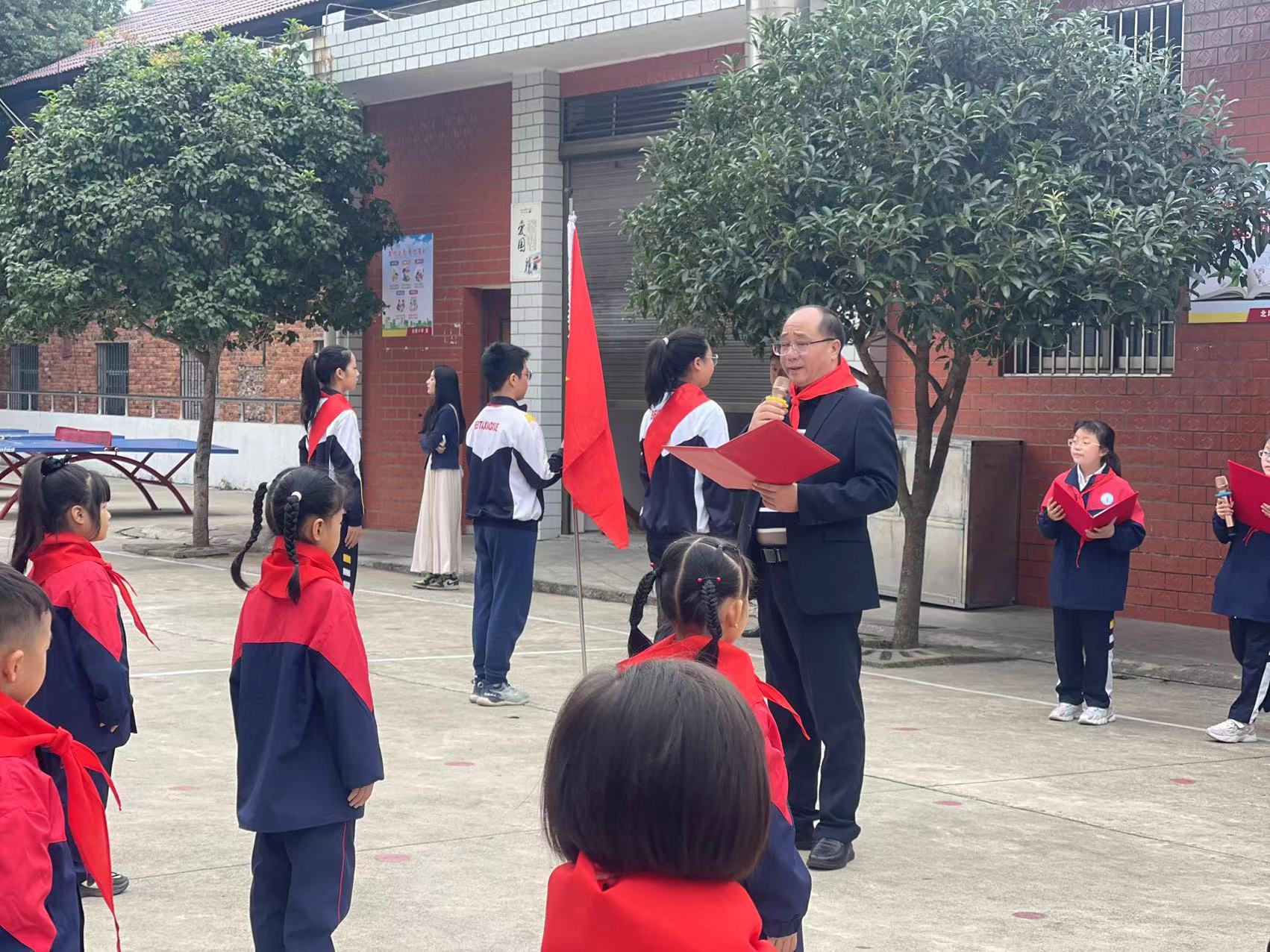 北塔小学开展“十一三”建队日入队活动