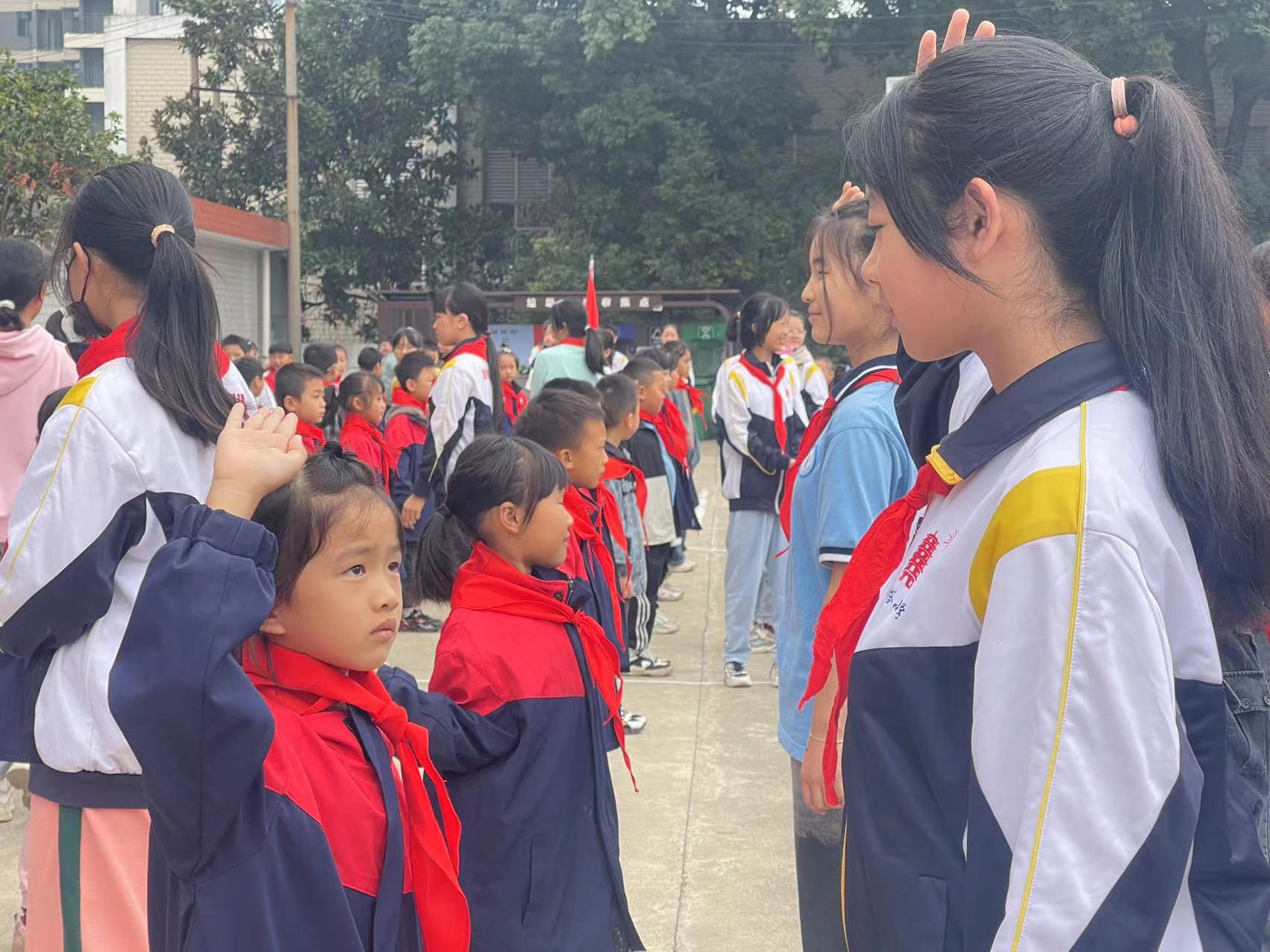 北塔小学开展“十一三”建队日入队活动