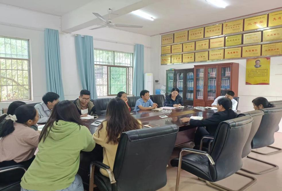 金称市镇中学举办青年教师语文公开课