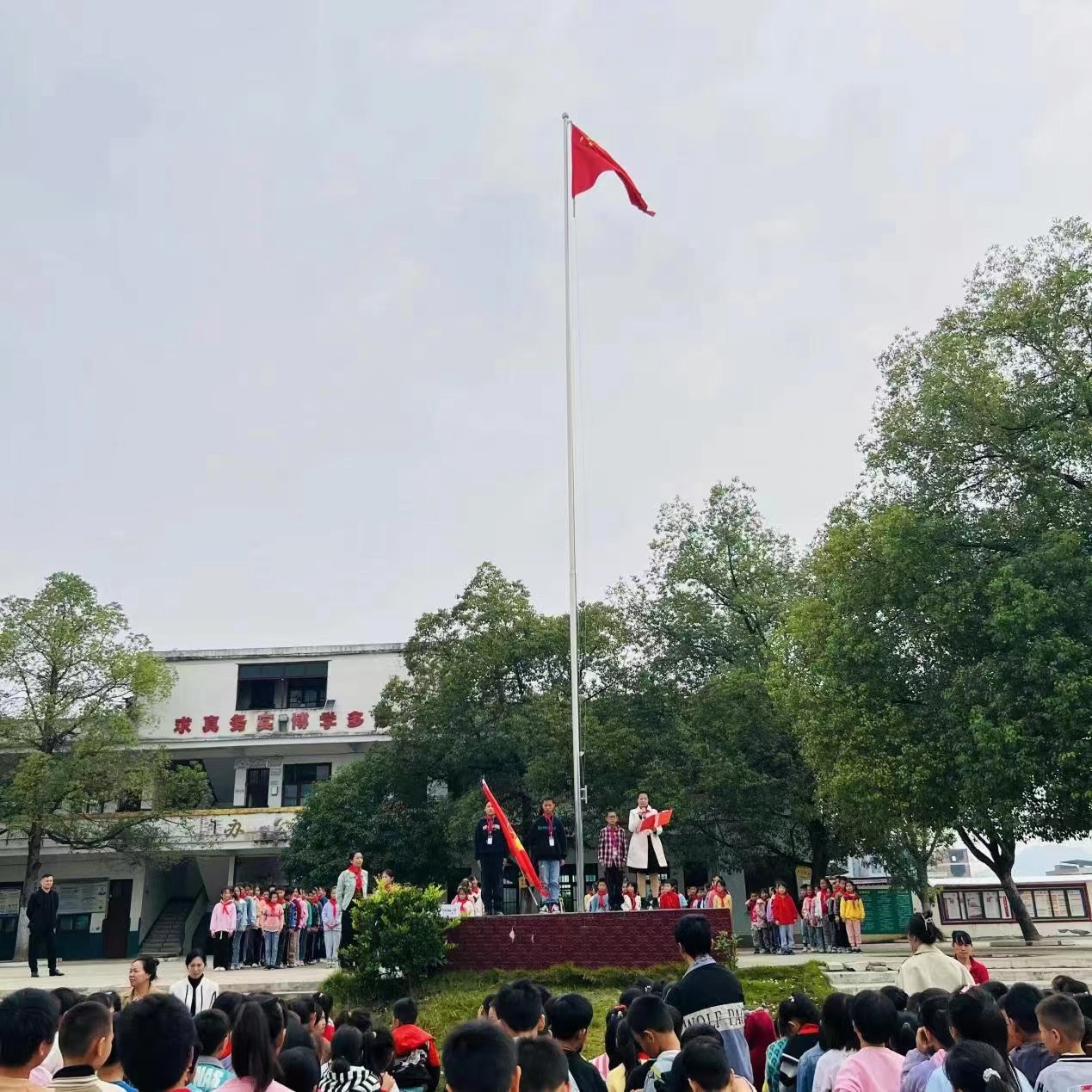 红领巾心向党 争做新时代好少年