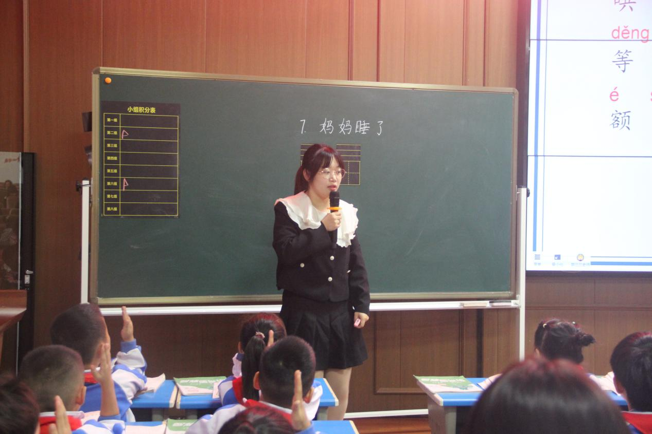 张克家名校长工作室、城区二小青蓝学院联合开展“壹课堂”研讨活动