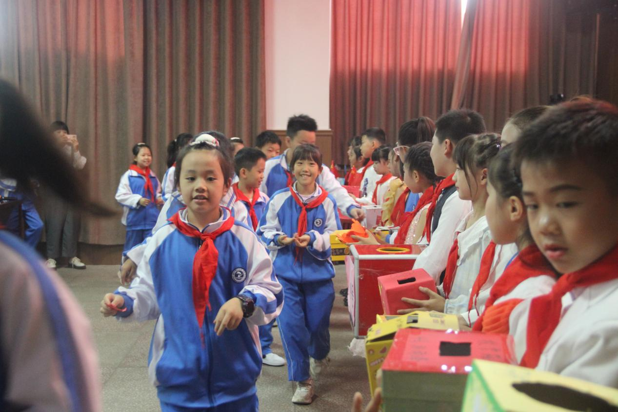 城区二小举行爱国主题演讲比赛