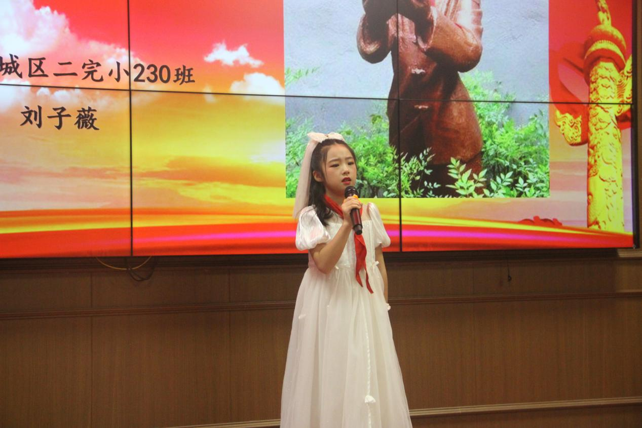 城区二小举行爱国主题演讲比赛