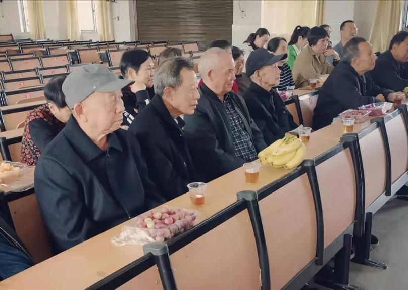 九九重阳节 浓浓敬老情