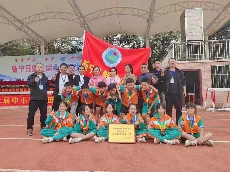 小小少年勇拼搏，青春飞扬展风采