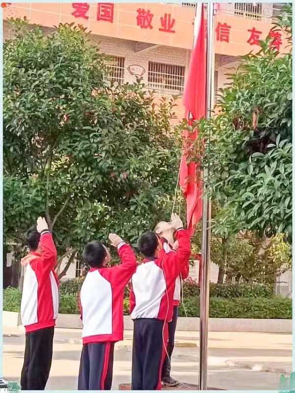 塘渡口镇第三完全小学举行“九九重阳节，浓浓敬老情”主题升旗仪式