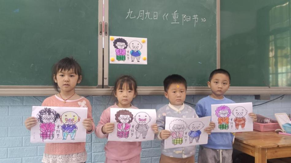 新宁县崀山镇中心幼儿园开展“崇孝尚廉”重阳节主题教育活动