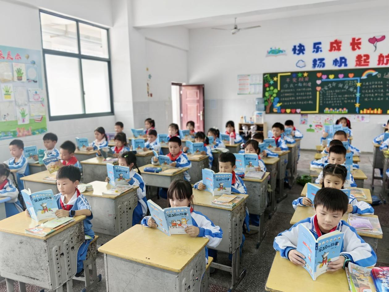 城区二小举行“开书礼”：用阅读素养润泽少年成长