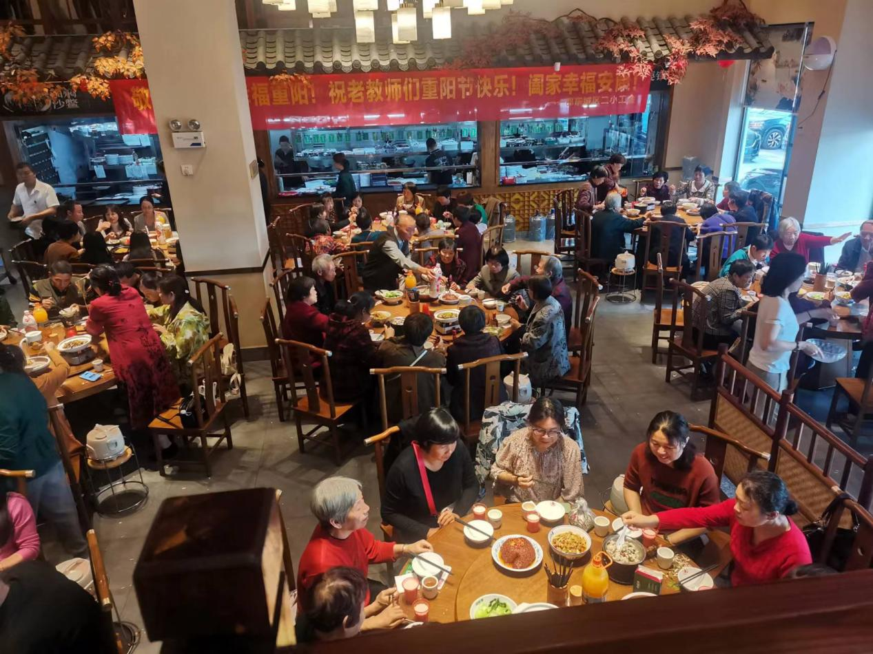 城区二小开展重阳节系列活动