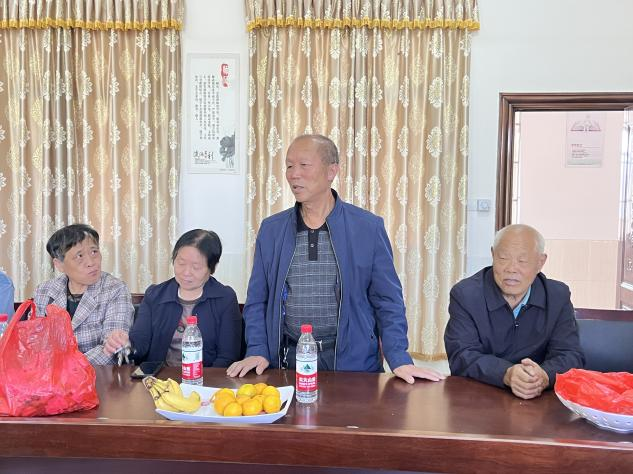 重阳敬老  情暖金秋