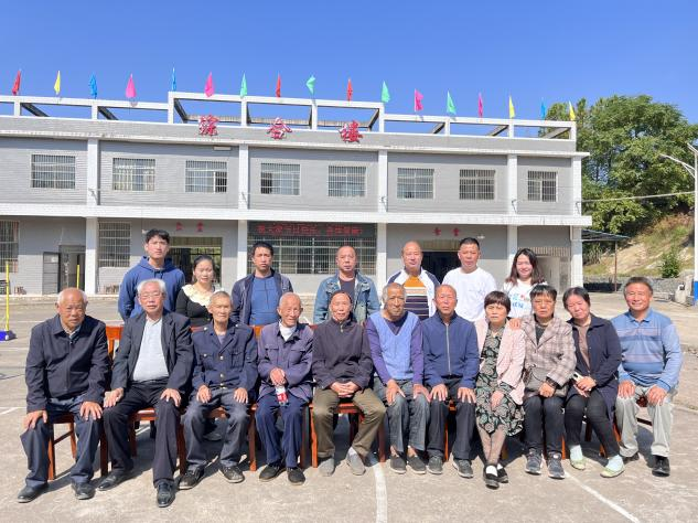 重阳敬老  情暖金秋