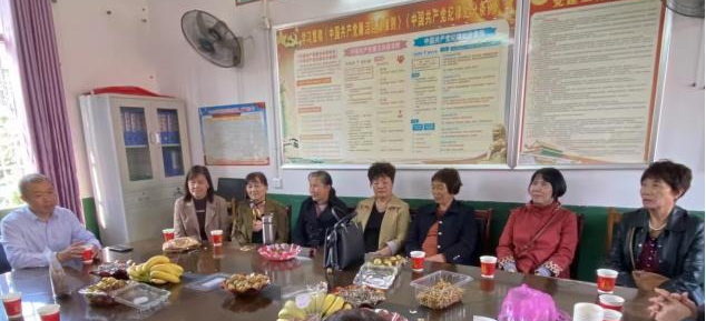 塘渡口镇第二完全小学开展重阳节活动