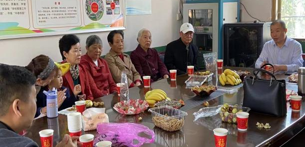 塘渡口镇第二完全小学开展重阳节活动