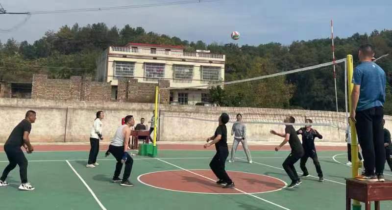 长阳铺镇教职工校际排球赛精彩落幕，尽显团队风采