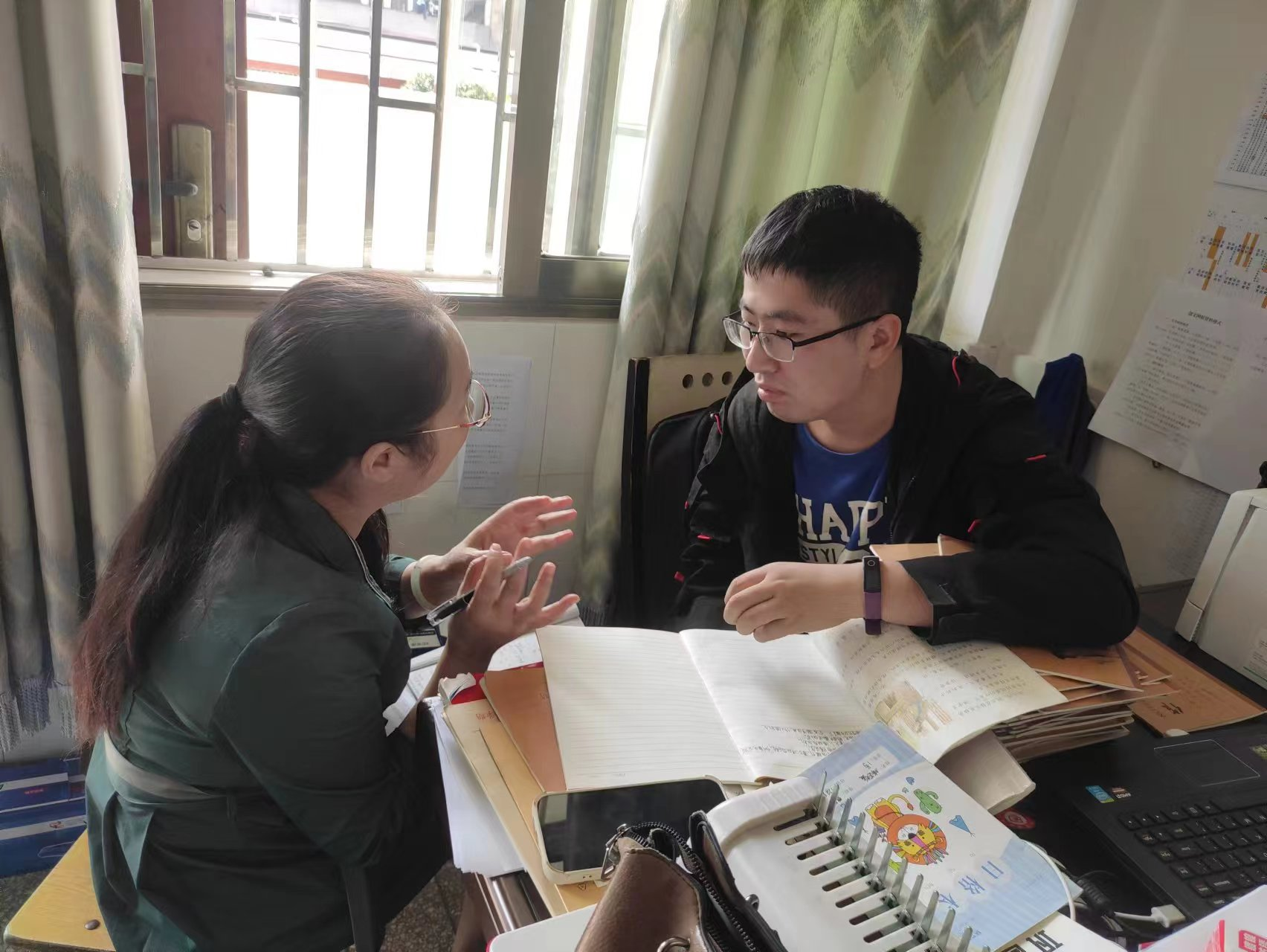 北塔区教育局：下沉一线听评课  耐心指导促提升