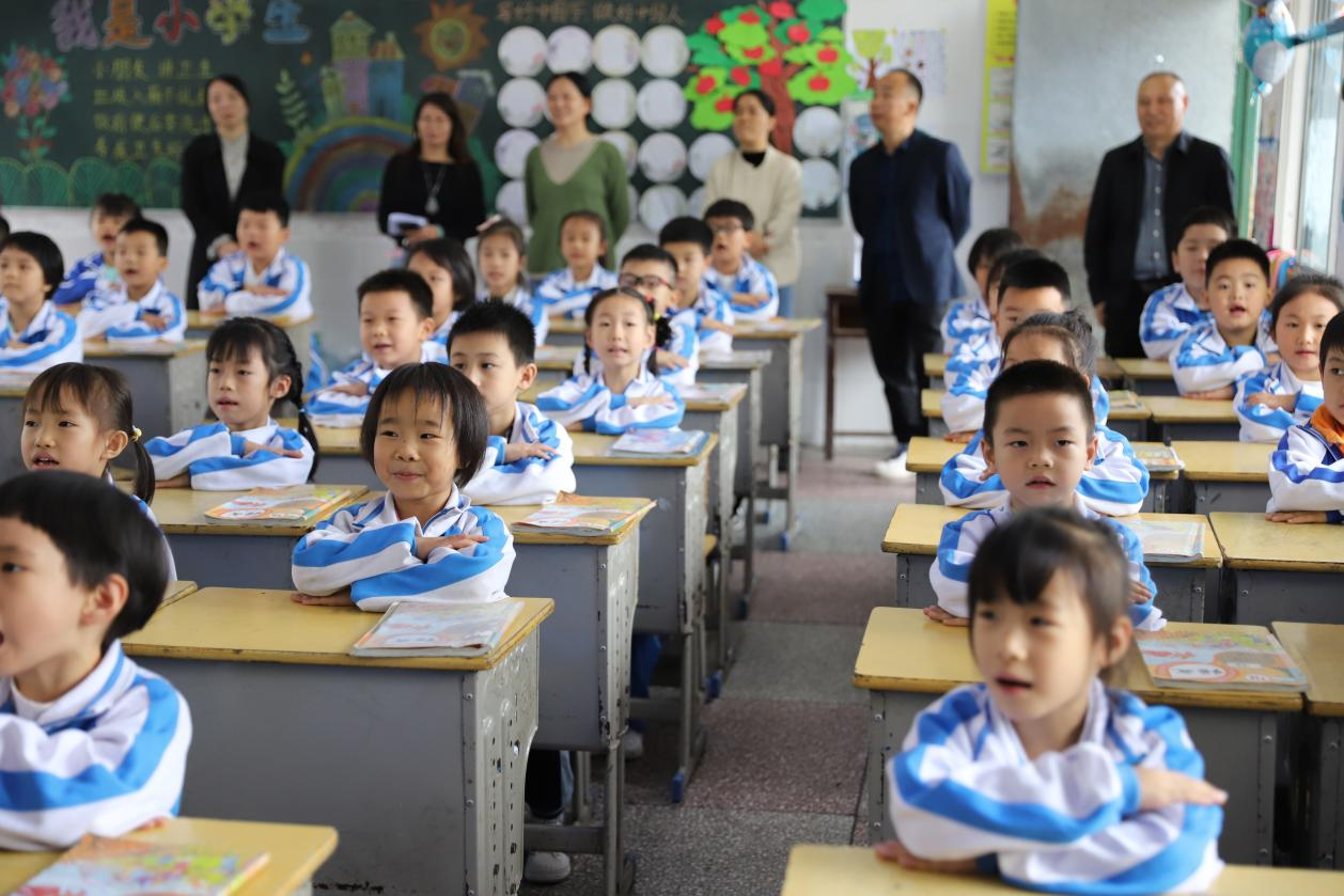 城区二小开展一年级行为习惯展示活动