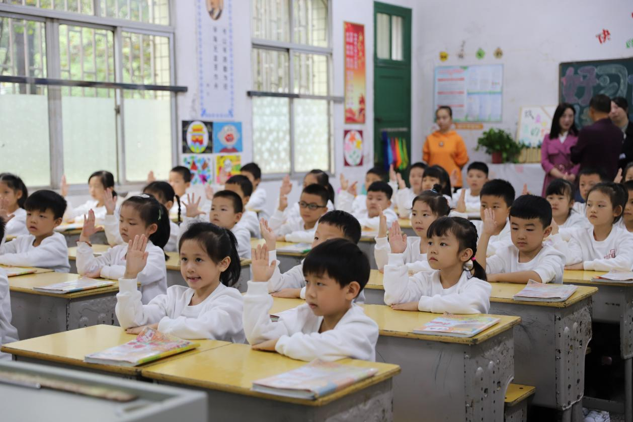 城区二小开展一年级行为习惯展示活动