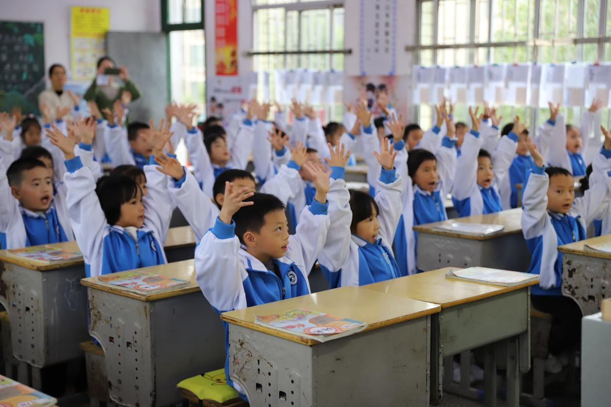 城区二小开展一年级行为习惯展示活动