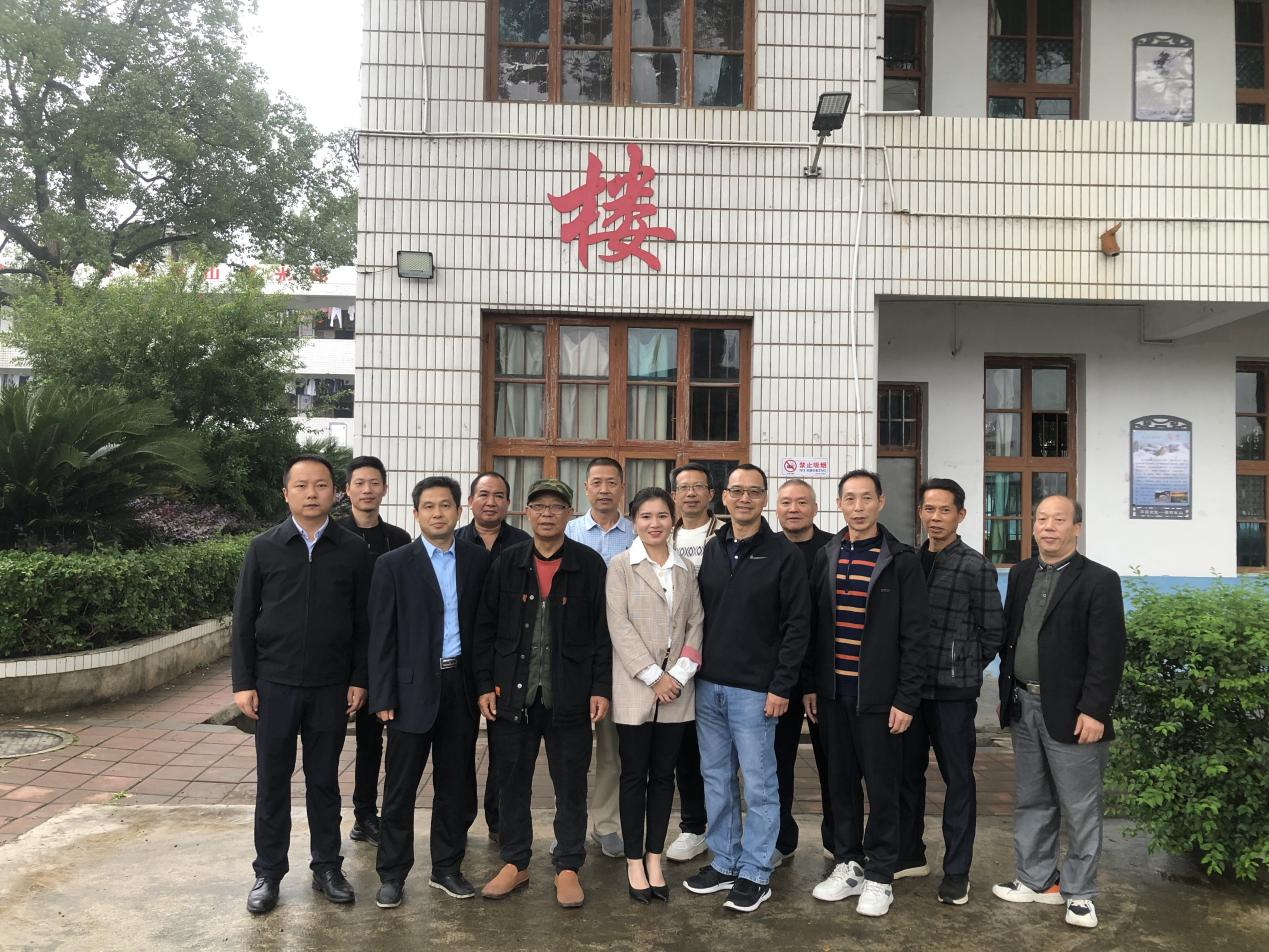 新宁县崀山镇中心学校 举行“明志教育基金”颁奖典礼