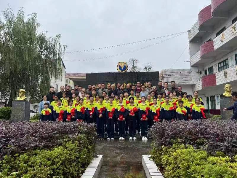 星光璀璨，典赞青春