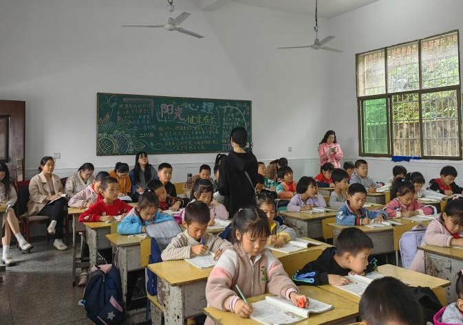 青蓝相济，携手同辉