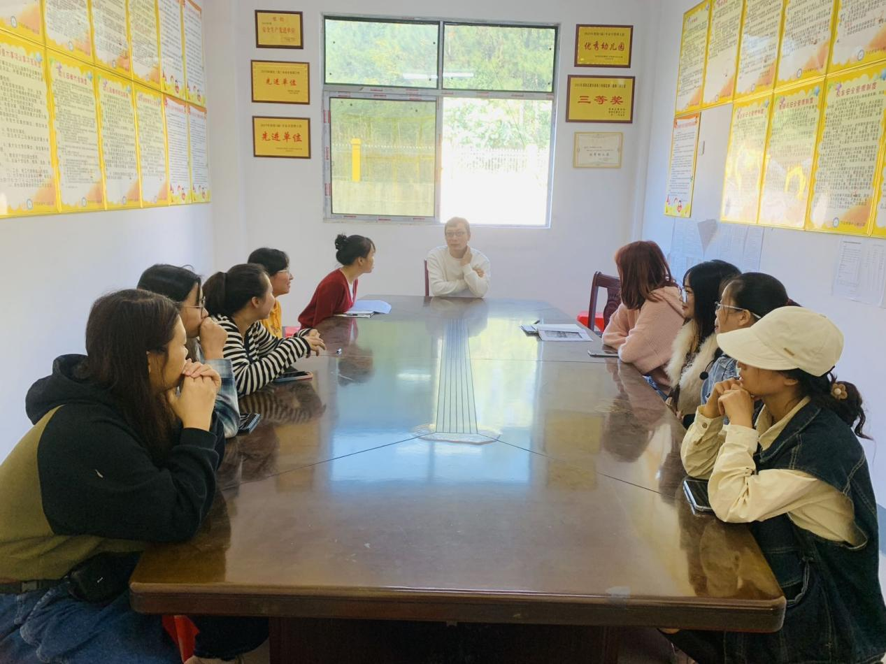 下花桥镇中心幼儿园开展安全工作专题会议