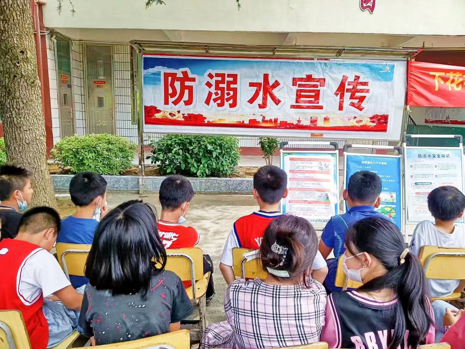 下花桥镇中心完全小学开展防溺水安全宣传教育