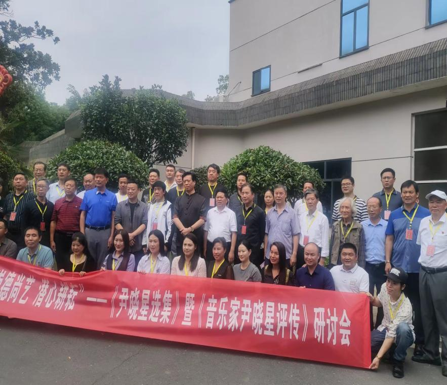 建功新时代  唱响主旋律