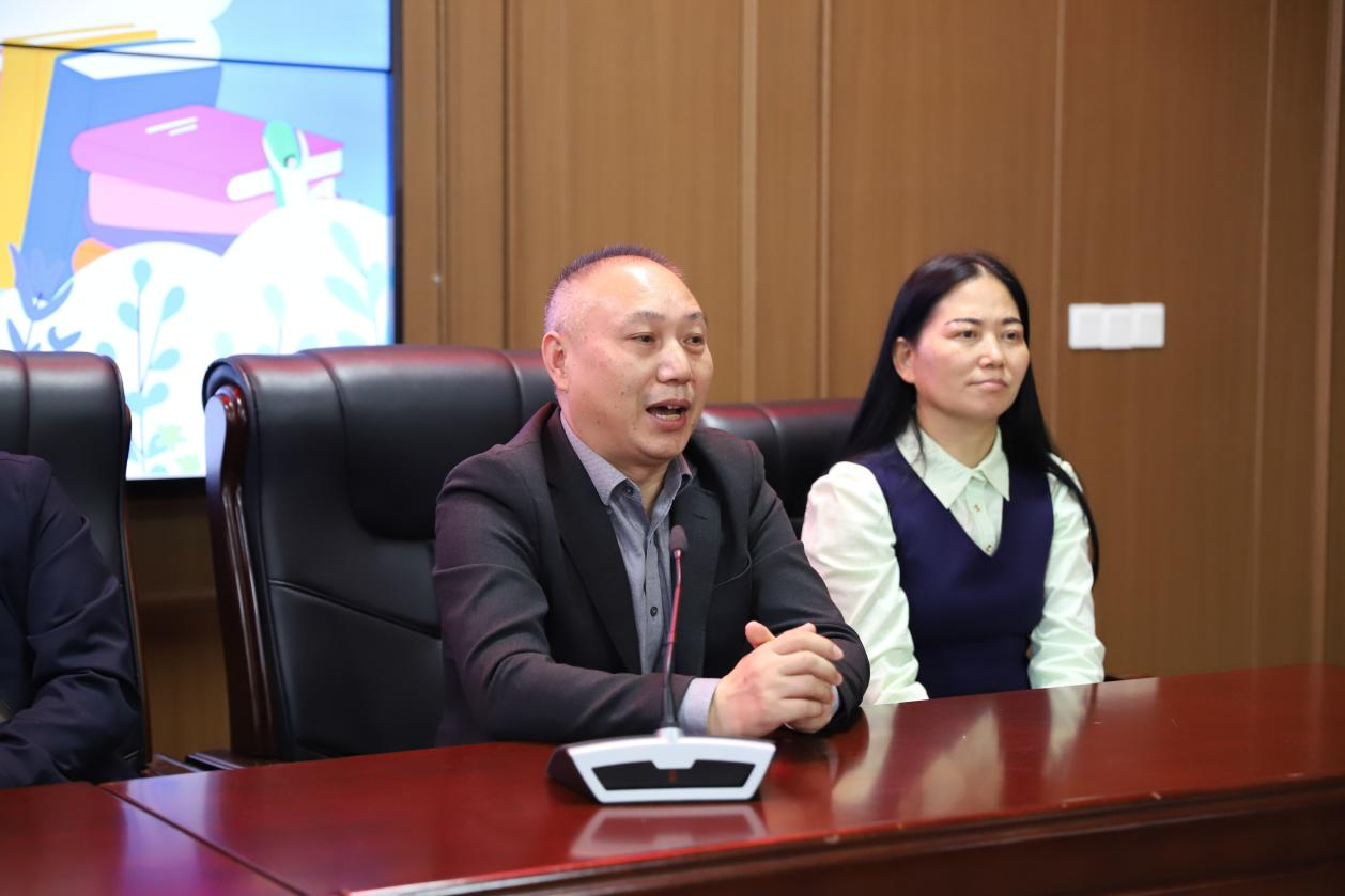 城区二小“家长学校”开学，三方协同育人