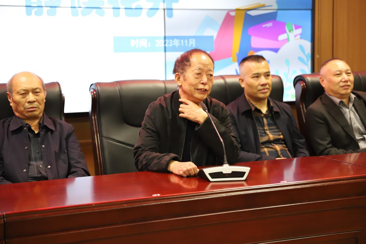 城区二小“家长学校”开学，三方协同育人