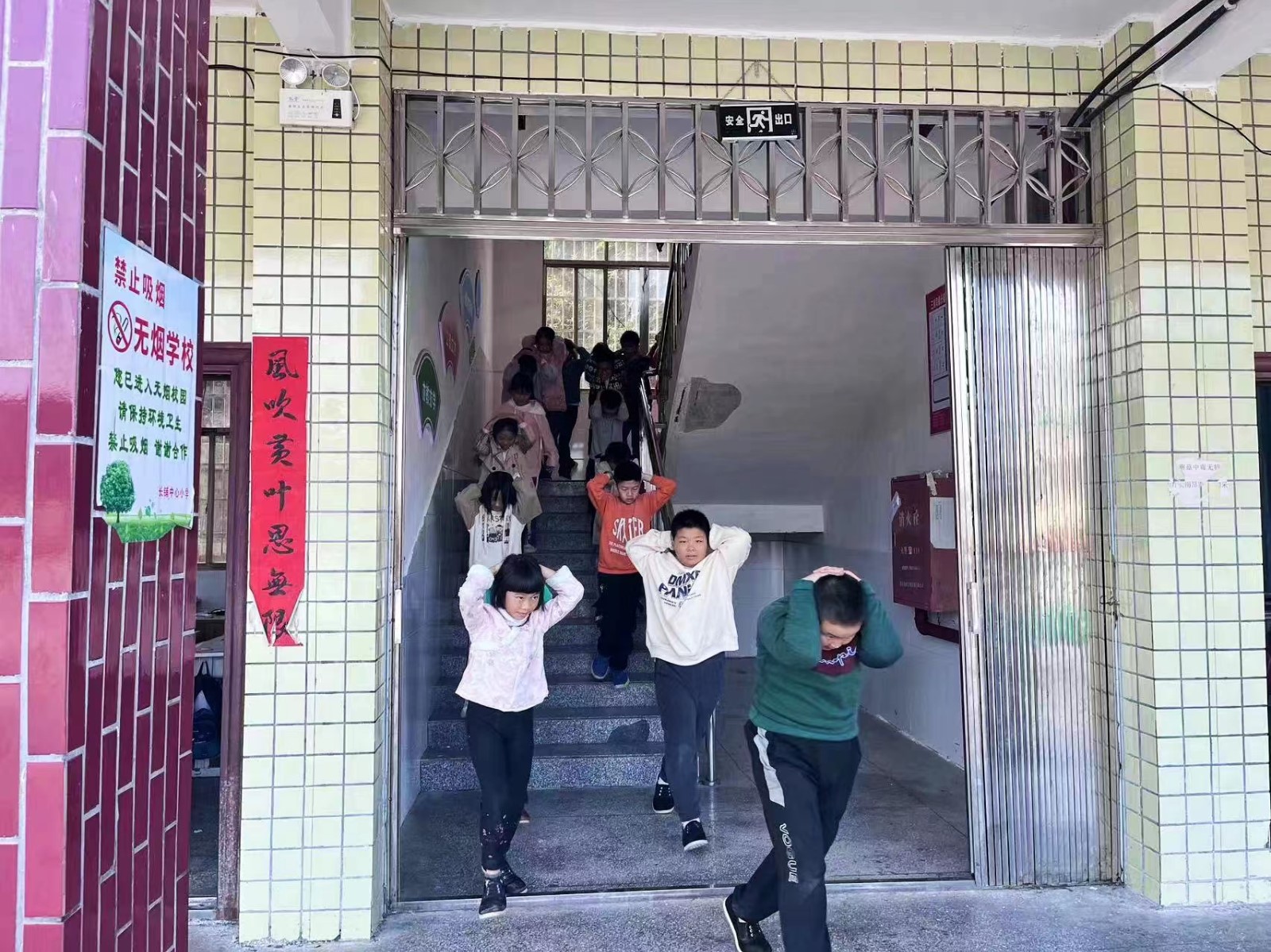 防空不松懈 演练促成长