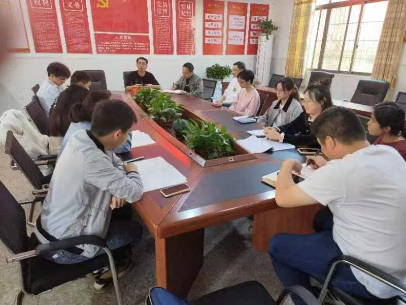 青云中学举行新入职教师座谈会，共谋农村教育新发展