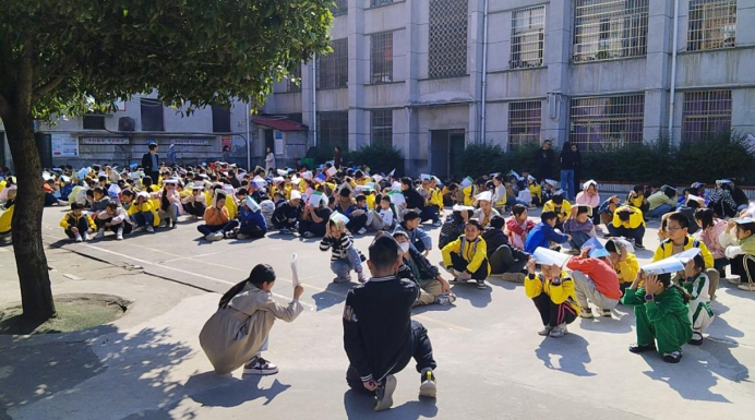 2023年秋季武冈市红星小学 开展防震、消防、防恐、防暴综合安全应急疏散集中演练